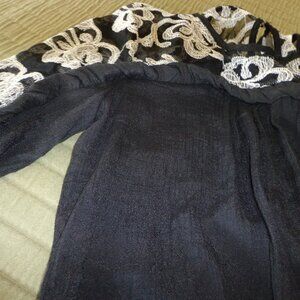 NEW HUMMINGBIRD Gauze Top S Black w/Off White Floral Stitching Elastic Cuffs/Hem